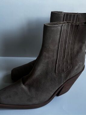Women's Taupe Suede Ankle Boots square toe block heel- Vince Camuto size 8.5